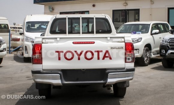 Acheter Import Voiture Toyota Hilux Blanc à Import - Dubai, Adrar Acheter Import Voiture Toyota Hilux Blanc à Import - Dubai, Adrar