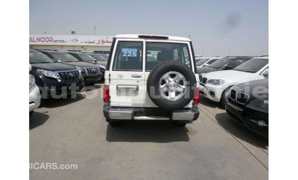 Acheter Import Voiture Toyota Land Cruiser Blanc à Import - Dubai, Adrar Acheter Import Voiture Toyota Land Cruiser Blanc à Import - Dubai, Adrar