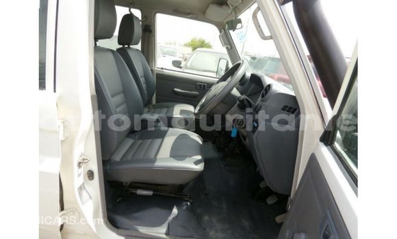 Acheter Import Voiture Toyota Land Cruiser Blanc à Import - Dubai, Adrar Acheter Import Voiture Toyota Land Cruiser Blanc à Import - Dubai, Adrar
