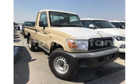 Acheter Import Voiture Toyota Land Cruiser Beige à Import - Dubai, Adrar Acheter Import Voiture Toyota Land Cruiser Beige à Import - Dubai, Adrar