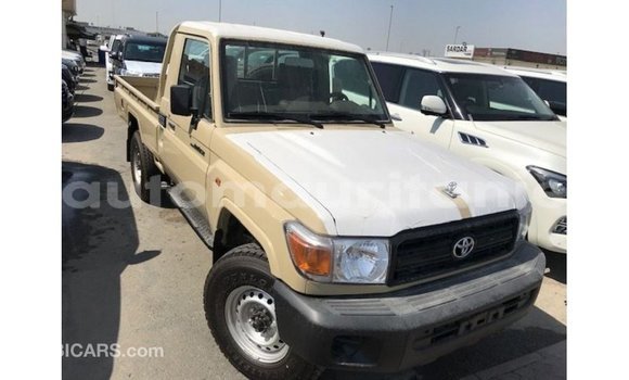 Acheter Import Voiture Toyota Land Cruiser Beige à Import - Dubai, Adrar Acheter Import Voiture Toyota Land Cruiser Beige à Import - Dubai, Adrar