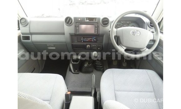 Acheter Import Voiture Toyota Land Cruiser Blanc à Import - Dubai, Adrar Acheter Import Voiture Toyota Land Cruiser Blanc à Import - Dubai, Adrar