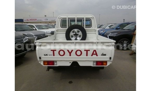 Acheter Import Voiture Toyota Land Cruiser Blanc à Import - Dubai, Adrar Acheter Import Voiture Toyota Land Cruiser Blanc à Import - Dubai, Adrar