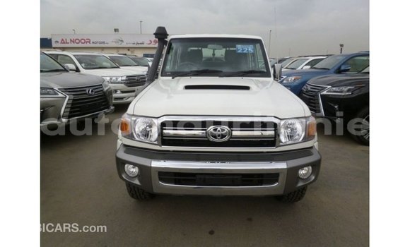 Acheter Import Voiture Toyota Land Cruiser Blanc à Import - Dubai, Adrar Acheter Import Voiture Toyota Land Cruiser Blanc à Import - Dubai, Adrar