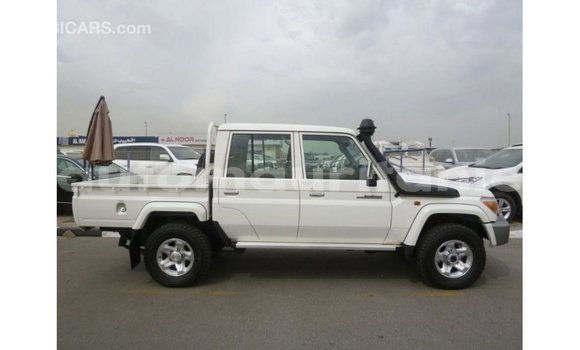 Acheter Import Voiture Toyota Land Cruiser Blanc à Import - Dubai, Adrar Acheter Import Voiture Toyota Land Cruiser Blanc à Import - Dubai, Adrar