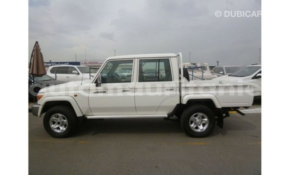 Acheter Import Voiture Toyota Land Cruiser Blanc à Import - Dubai, Adrar Acheter Import Voiture Toyota Land Cruiser Blanc à Import - Dubai, Adrar