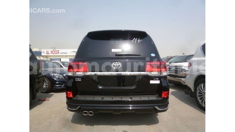 Big with watermark toyota land cruiser adrar import dubai 2926