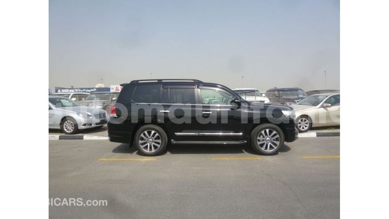 Big with watermark toyota land cruiser adrar import dubai 2926