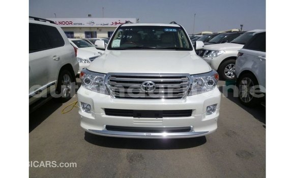 Acheter Import Voiture Toyota Land Cruiser Blanc à Import - Dubai, Adrar Acheter Import Voiture Toyota Land Cruiser Blanc à Import - Dubai, Adrar