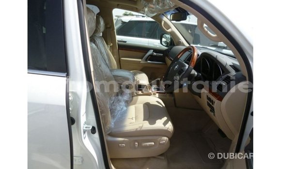 Acheter Import Voiture Toyota Land Cruiser Blanc à Import - Dubai, Adrar Acheter Import Voiture Toyota Land Cruiser Blanc à Import - Dubai, Adrar