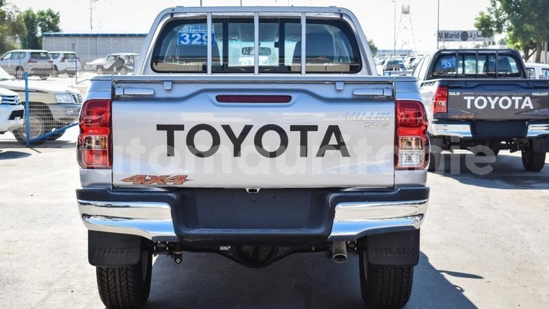 Big with watermark toyota hilux adrar import dubai 2931