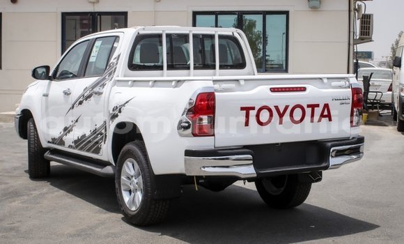 Acheter Import Voiture Toyota Hilux Blanc à Import - Dubai, Adrar Acheter Import Voiture Toyota Hilux Blanc à Import - Dubai, Adrar