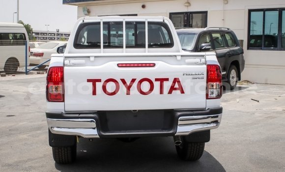 Acheter Import Voiture Toyota Hilux Blanc à Import - Dubai, Adrar Acheter Import Voiture Toyota Hilux Blanc à Import - Dubai, Adrar