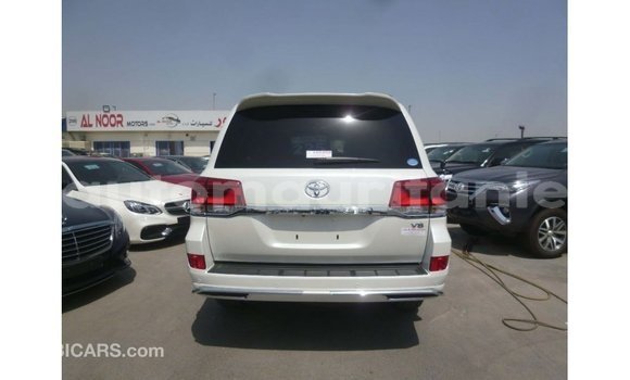Acheter Import Voiture Toyota Land Cruiser Blanc à Import - Dubai, Adrar Acheter Import Voiture Toyota Land Cruiser Blanc à Import - Dubai, Adrar