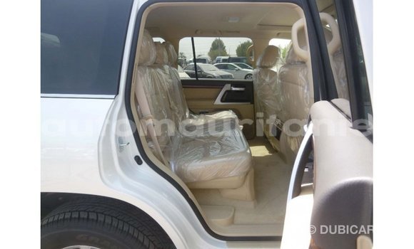 Acheter Import Voiture Toyota Land Cruiser Blanc à Import - Dubai, Adrar Acheter Import Voiture Toyota Land Cruiser Blanc à Import - Dubai, Adrar