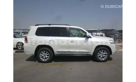 Acheter Import Voiture Toyota Land Cruiser Blanc à Import - Dubai, Adrar Acheter Import Voiture Toyota Land Cruiser Blanc à Import - Dubai, Adrar