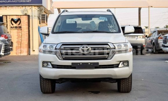 Buy Import Toyota Land Cruiser White Car in Import - Dubai in Adrar Buy Import Toyota Land Cruiser White Car in Import - Dubai in Adrar