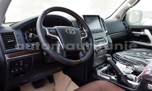 Buy Import Toyota Land Cruiser White Car in Import - Dubai in Adrar Buy Import Toyota Land Cruiser White Car in Import - Dubai in Adrar