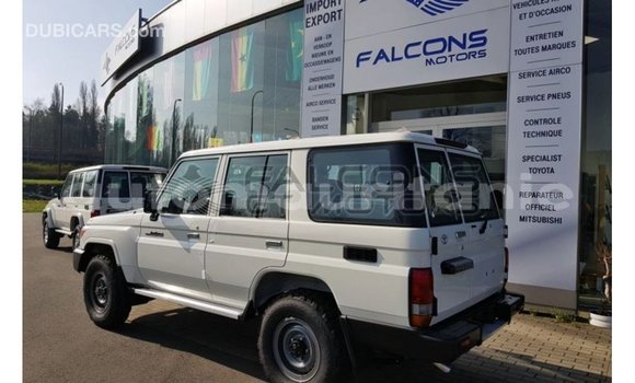 Buy Import Toyota Land Cruiser White Car in Import - Dubai in Adrar Buy Import Toyota Land Cruiser White Car in Import - Dubai in Adrar