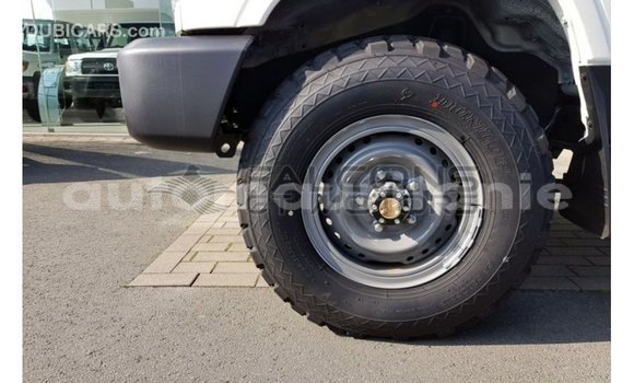 Buy Import Toyota Land Cruiser White Car in Import - Dubai in Adrar Buy Import Toyota Land Cruiser White Car in Import - Dubai in Adrar