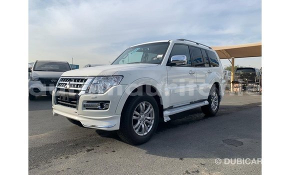 Acheter Import Voiture Mitsubishi Pajero Blanc à Import - Dubai, Adrar Acheter Import Voiture Mitsubishi Pajero Blanc à Import - Dubai, Adrar