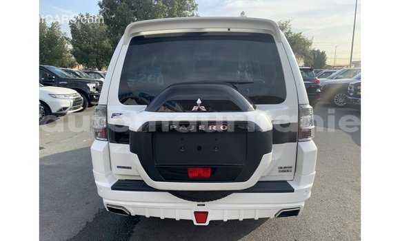 Acheter Import Voiture Mitsubishi Pajero Blanc à Import - Dubai, Adrar Acheter Import Voiture Mitsubishi Pajero Blanc à Import - Dubai, Adrar