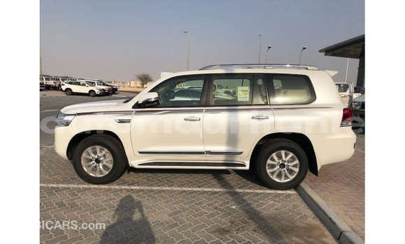 Acheter Import Voiture Toyota Land Cruiser Blanc à Import - Dubai, Adrar Acheter Import Voiture Toyota Land Cruiser Blanc à Import - Dubai, Adrar