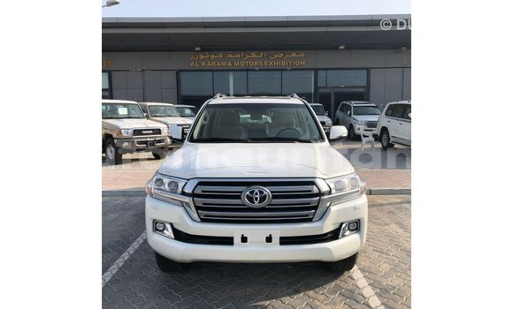 Acheter Import Voiture Toyota Land Cruiser Blanc à Import - Dubai, Adrar Acheter Import Voiture Toyota Land Cruiser Blanc à Import - Dubai, Adrar
