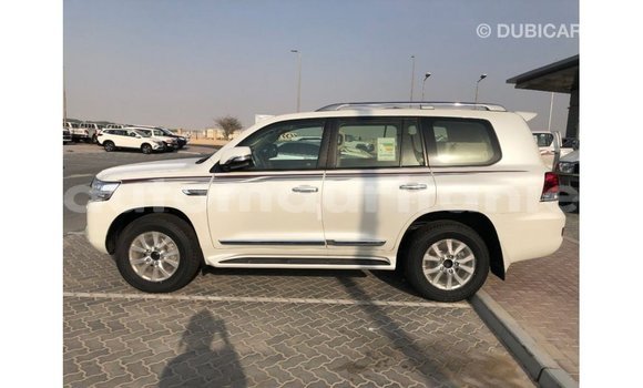 Acheter Import Voiture Toyota Land Cruiser Blanc à Import - Dubai, Adrar Acheter Import Voiture Toyota Land Cruiser Blanc à Import - Dubai, Adrar