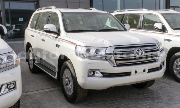 Acheter Import Voiture Toyota Land Cruiser Blanc à Import - Dubai, Adrar Acheter Import Voiture Toyota Land Cruiser Blanc à Import - Dubai, Adrar