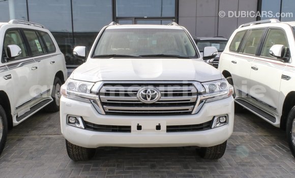Acheter Import Voiture Toyota Land Cruiser Blanc à Import - Dubai, Adrar Acheter Import Voiture Toyota Land Cruiser Blanc à Import - Dubai, Adrar