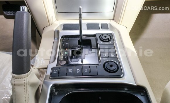 Acheter Import Voiture Toyota Land Cruiser Blanc à Import - Dubai, Adrar Acheter Import Voiture Toyota Land Cruiser Blanc à Import - Dubai, Adrar