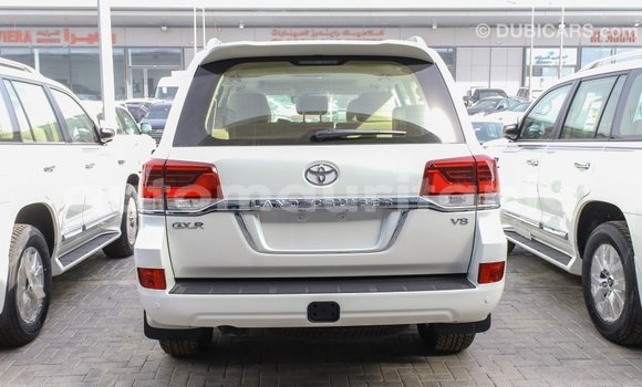 Acheter Import Voiture Toyota Land Cruiser Blanc à Import - Dubai, Adrar Acheter Import Voiture Toyota Land Cruiser Blanc à Import - Dubai, Adrar