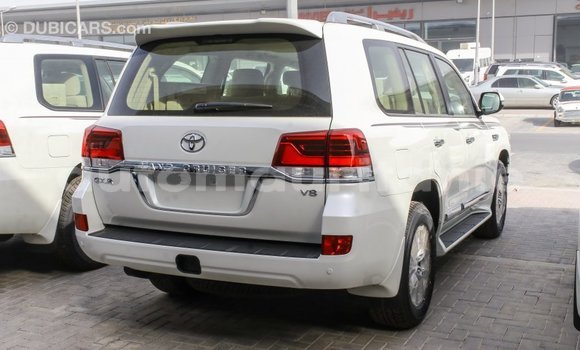 Acheter Import Voiture Toyota Land Cruiser Blanc à Import - Dubai, Adrar Acheter Import Voiture Toyota Land Cruiser Blanc à Import - Dubai, Adrar