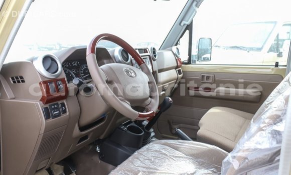 Buy Import Toyota Land Cruiser Beige Car in Import - Dubai in Adrar Buy Import Toyota Land Cruiser Beige Car in Import - Dubai in Adrar