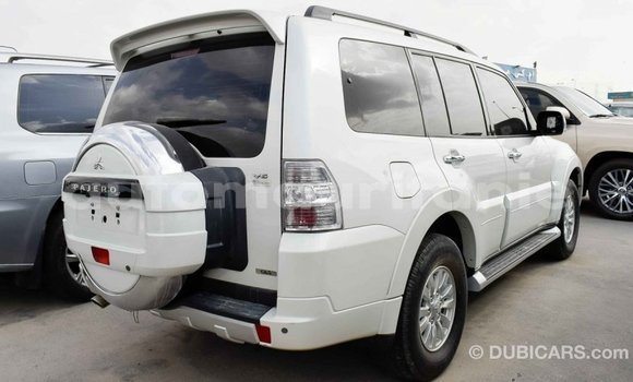 Acheter Import Voiture Mitsubishi Pajero Blanc à Import - Dubai, Adrar Acheter Import Voiture Mitsubishi Pajero Blanc à Import - Dubai, Adrar