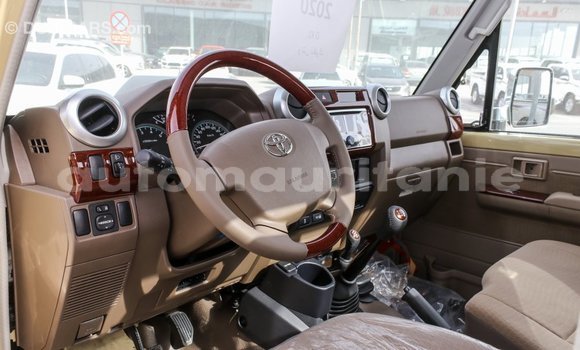 Acheter Import Voiture Toyota Land Cruiser Beige à Import - Dubai, Adrar Acheter Import Voiture Toyota Land Cruiser Beige à Import - Dubai, Adrar