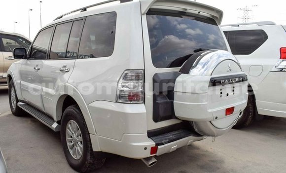 Acheter Import Voiture Mitsubishi Pajero Blanc à Import - Dubai, Adrar Acheter Import Voiture Mitsubishi Pajero Blanc à Import - Dubai, Adrar