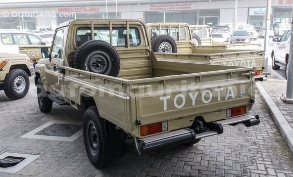 Acheter Import Voiture Toyota Land Cruiser Beige à Import - Dubai, Adrar Acheter Import Voiture Toyota Land Cruiser Beige à Import - Dubai, Adrar