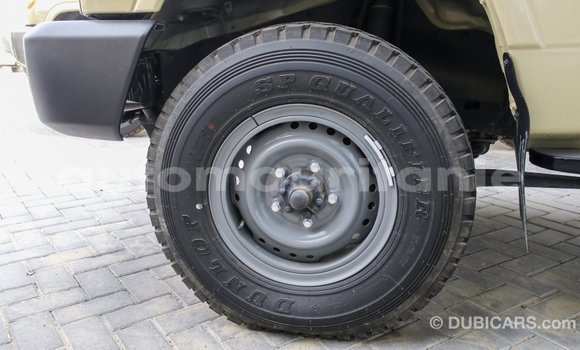 Acheter Import Voiture Toyota Land Cruiser Beige à Import - Dubai, Adrar Acheter Import Voiture Toyota Land Cruiser Beige à Import - Dubai, Adrar