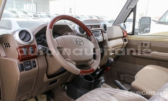 Acheter Import Voiture Toyota Land Cruiser Beige à Import - Dubai, Adrar Acheter Import Voiture Toyota Land Cruiser Beige à Import - Dubai, Adrar