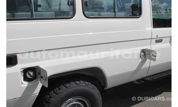 Buy Import Toyota Land Cruiser White Car in Import - Dubai in Adrar Buy Import Toyota Land Cruiser White Car in Import - Dubai in Adrar