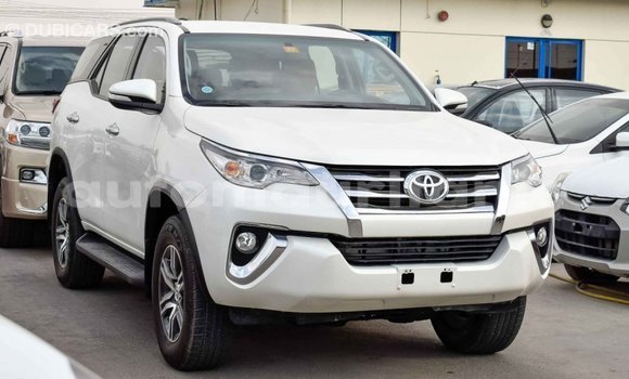 Acheter Import Voiture Toyota Fortuner Blanc à Import - Dubai, Adrar Acheter Import Voiture Toyota Fortuner Blanc à Import - Dubai, Adrar