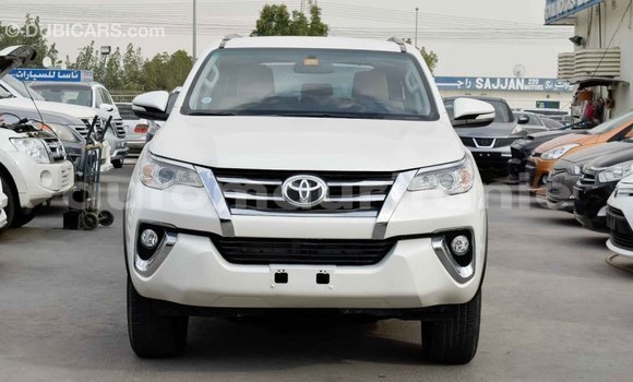 Acheter Import Voiture Toyota Fortuner Blanc à Import - Dubai, Adrar Acheter Import Voiture Toyota Fortuner Blanc à Import - Dubai, Adrar