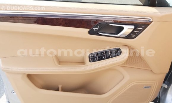 Buy Import Porsche Macan Other Car in Import - Dubai in Adrar Buy Import Porsche Macan Other Car in Import - Dubai in Adrar