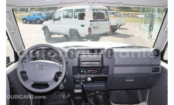 Acheter Import Voiture Toyota Land Cruiser Blanc à Import - Dubai, Adrar Acheter Import Voiture Toyota Land Cruiser Blanc à Import - Dubai, Adrar