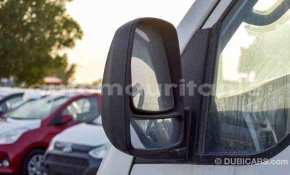 Acheter Import Voiture Kia Carens Blanc à Import - Dubai, Adrar Acheter Import Voiture Kia Carens Blanc à Import - Dubai, Adrar