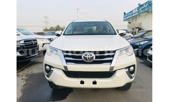 Acheter Import Voiture Toyota Fortuner Blanc à Import - Dubai, Adrar Acheter Import Voiture Toyota Fortuner Blanc à Import - Dubai, Adrar
