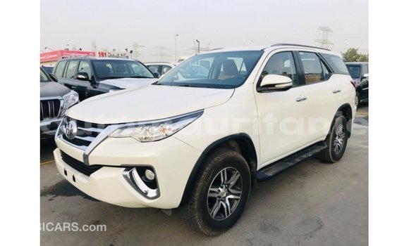 Acheter Import Voiture Toyota Fortuner Blanc à Import - Dubai, Adrar Acheter Import Voiture Toyota Fortuner Blanc à Import - Dubai, Adrar