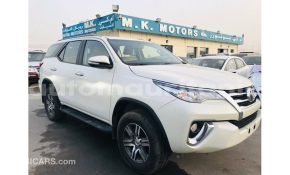 Acheter Import Voiture Toyota Fortuner Blanc à Import - Dubai, Adrar Acheter Import Voiture Toyota Fortuner Blanc à Import - Dubai, Adrar